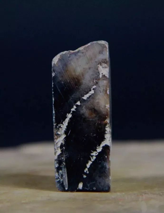 你一定没见过的广应寺坪石，样子俨然如古玉