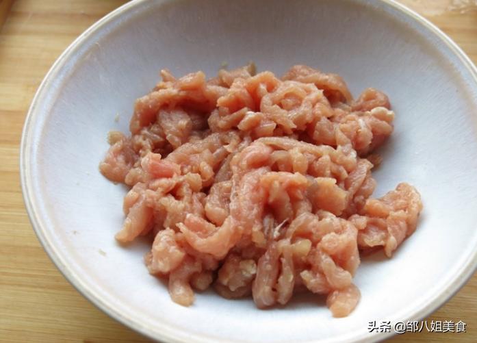 为什么炒的肉丝有腥味,掌握一种方法让肉丝滑嫩不腥不柴