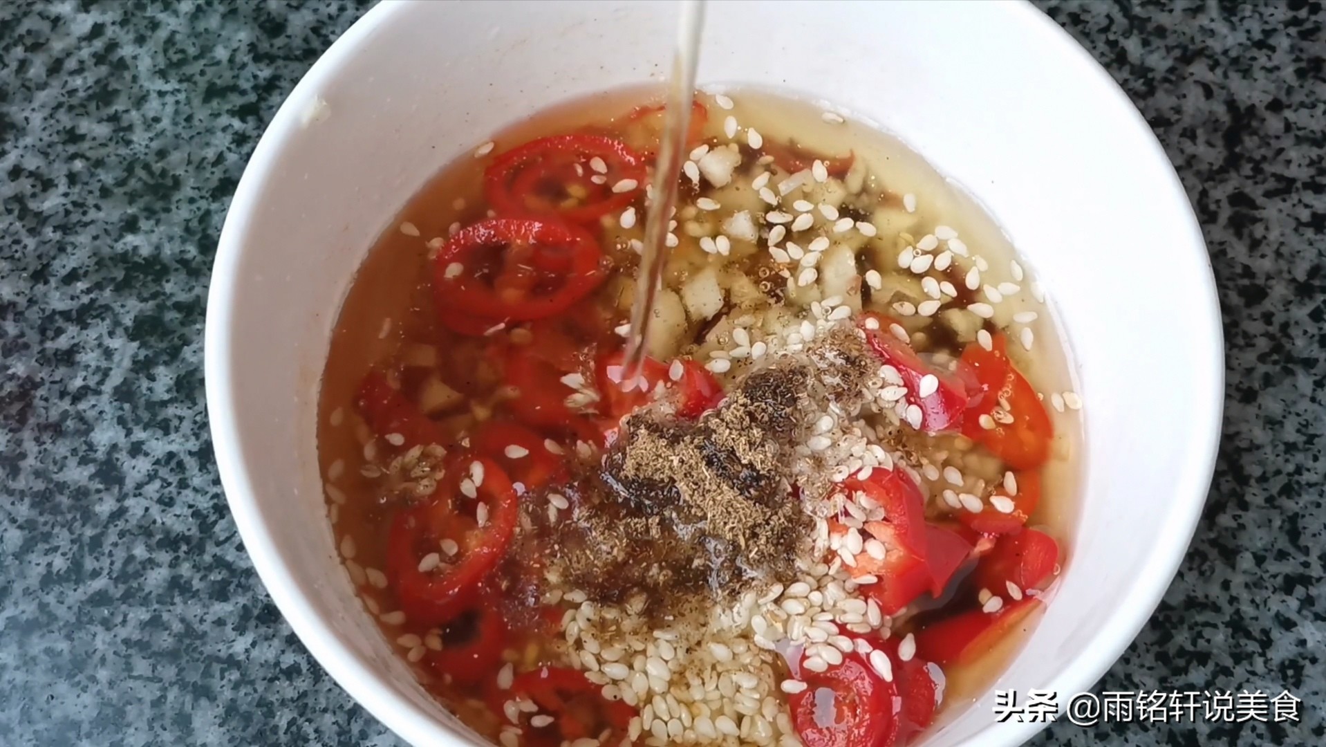 红薯粉怎么做凉皮凉粉,1斤红薯淀粉怎么做凉粉