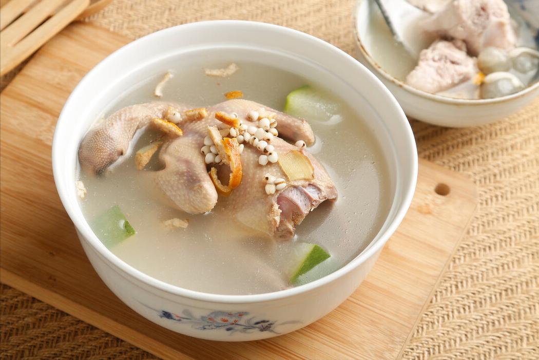 鸽子和鸡煮什么汤好喝,一鸽胜九鸡炖法