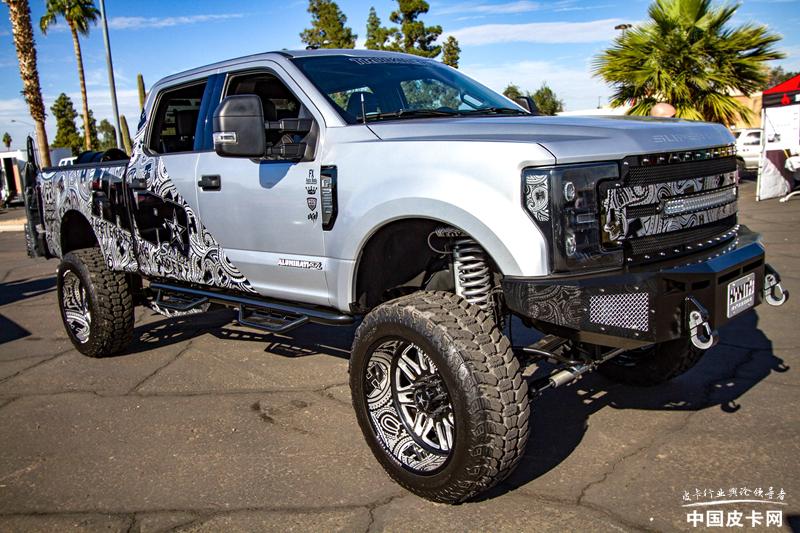 最好的改装就是换好的轮胎,前窄后宽的轮胎改装