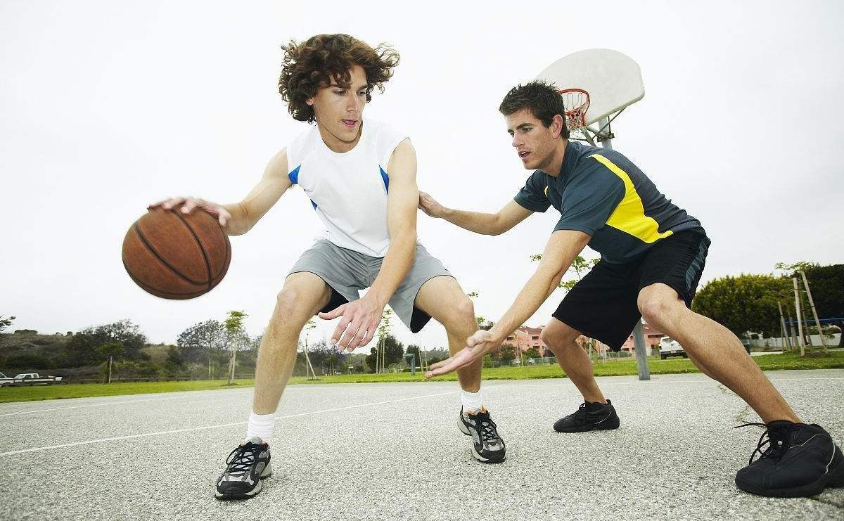 打篮球怎么练身体素质不影响长高,打篮球怎么练好身材