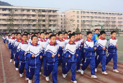 学生时代的花里胡哨之爆改校服,学生把校服改成汉服