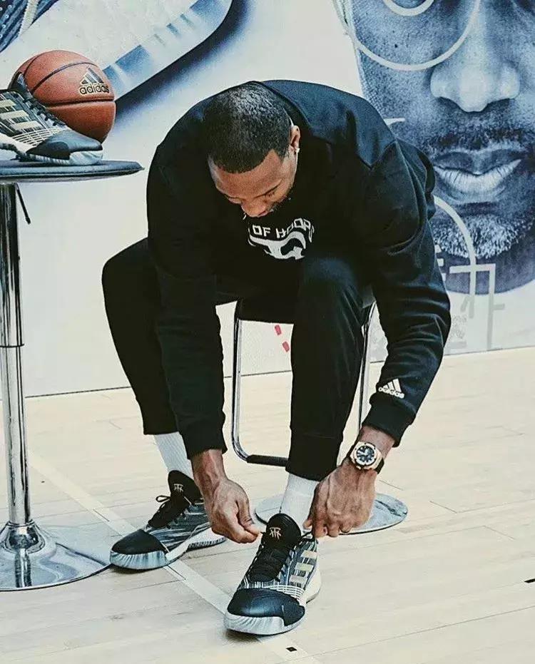 NBA球员今日上脚：塔克实战AJ1，麦迪中国行穿新鞋！