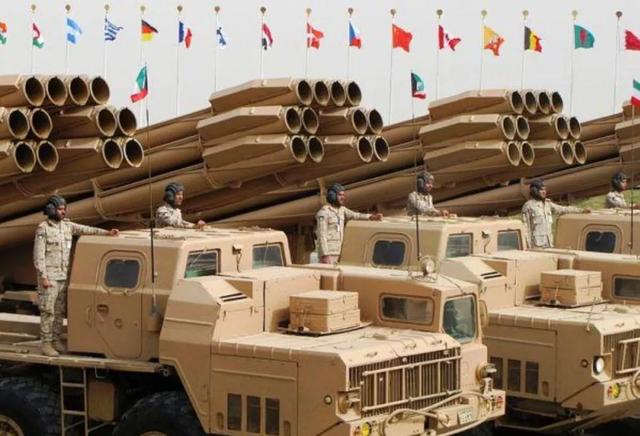 俄罗斯旋风122毫米火箭炮,俄罗斯发射龙卷风火箭炮