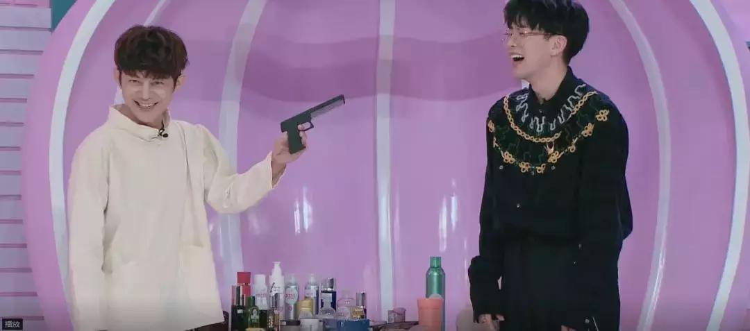 别再被骗了！女明星们其实真的不怎么用便宜货！