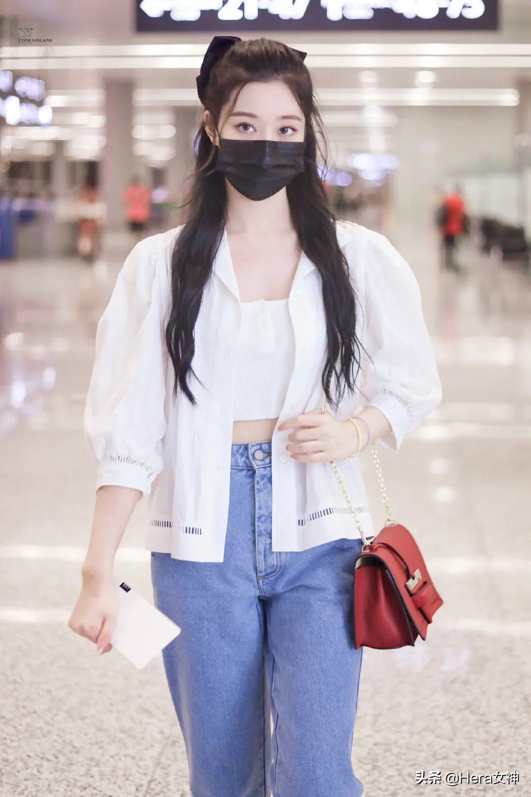 徐艺洋黄子韬最新一期,徐艺洋近日机场穿搭