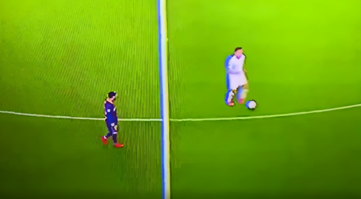 梅西依旧球王的表现,梅西目光坚定点球