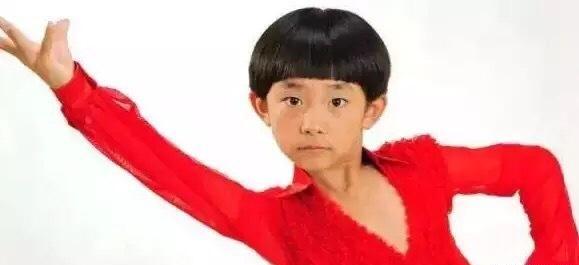 易烊千玺街舞battle名场面,易烊千玺被吊打