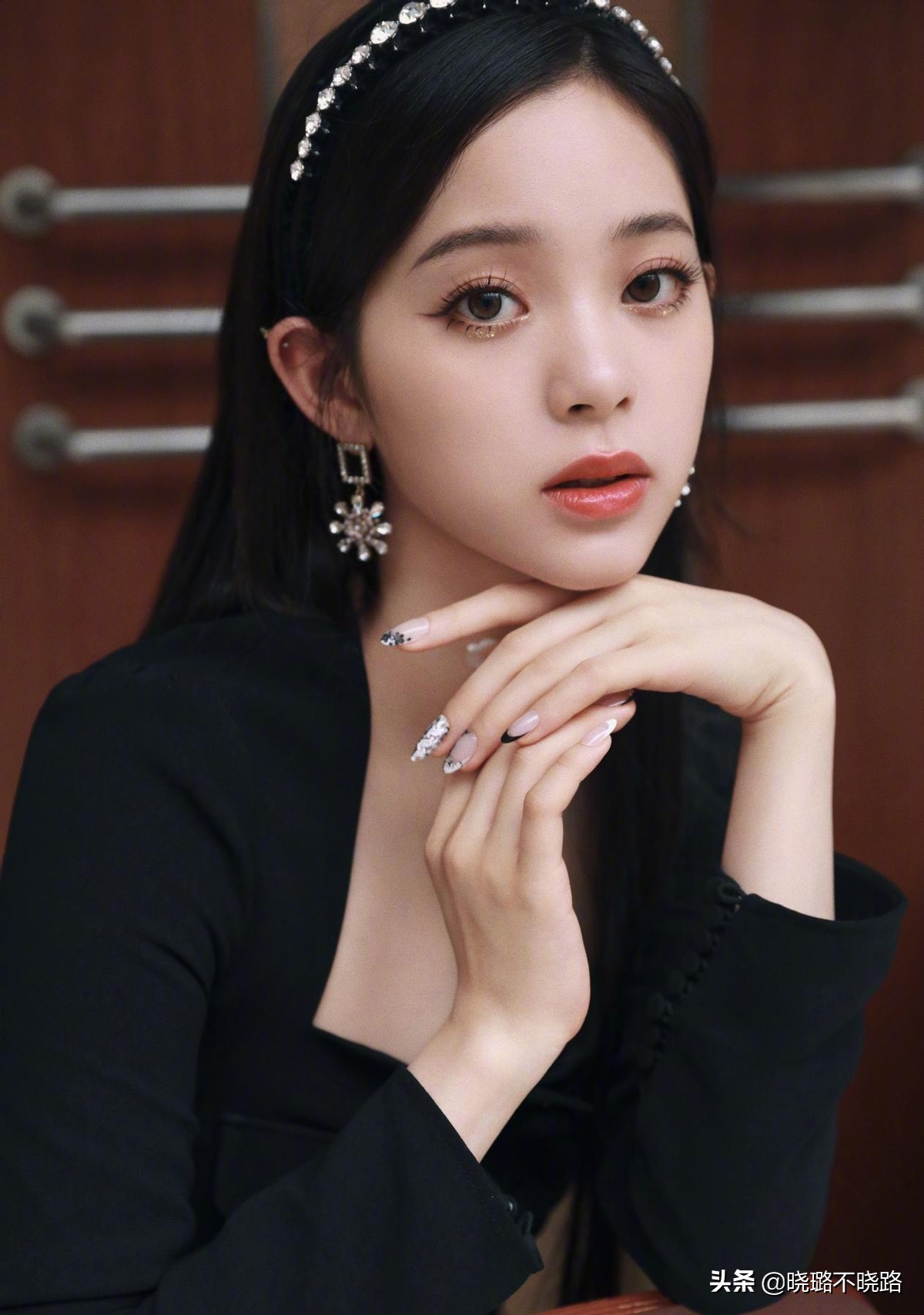 女人40岁以后还是化点淡妆好看,皮肤偏白适合怎么化淡妆