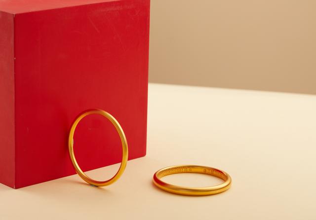 金镯是土大款的专属？NO！它的时尚不可抵挡