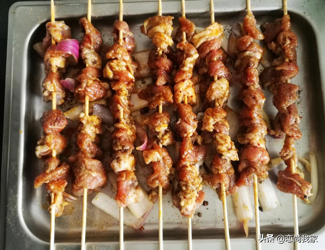 快过年了给家人做什么手工,在家烤羊肉串怎么做没有膻味儿