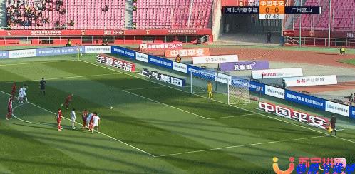 中超门将喝水哥gif,阿根廷门将扑单刀gif