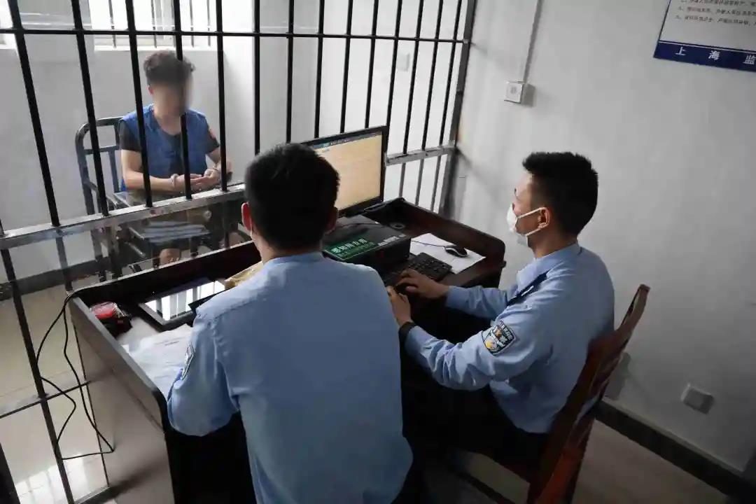 特大外汇诈骗案告破涉案3000余万,上海警方破获虚拟平台外汇诈骗