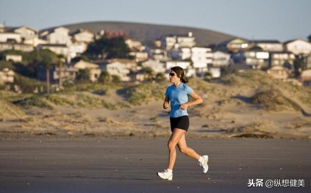 男士室内锻炼燃脂4个动作方法,男士燃脂四分钟八个动作