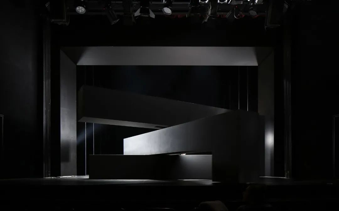 SebastianHannak/震撼心灵的舞台空间美学