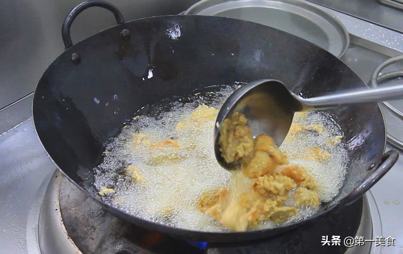 大厨做黄焖鸡米饭教学视频,大厨教你做黄焖鸡米饭的简单做法