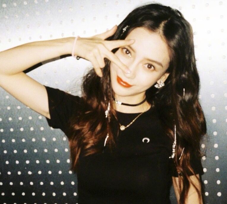 热巴脸崩,热巴的脸垮成啥样了