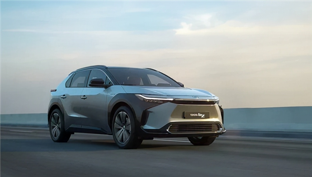 喧嚣的新车：颠覆、抉择与反击｜车展前瞻