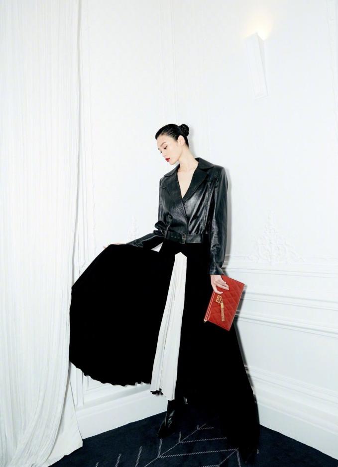 戚薇李承铉黄色衣服 (李承铉戚薇黄色衣服)