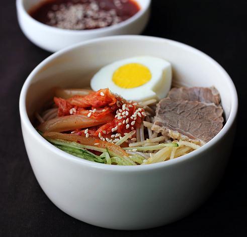 韩国人教你做正宗韩式冷面，知道配方很重要，其实做法超简单