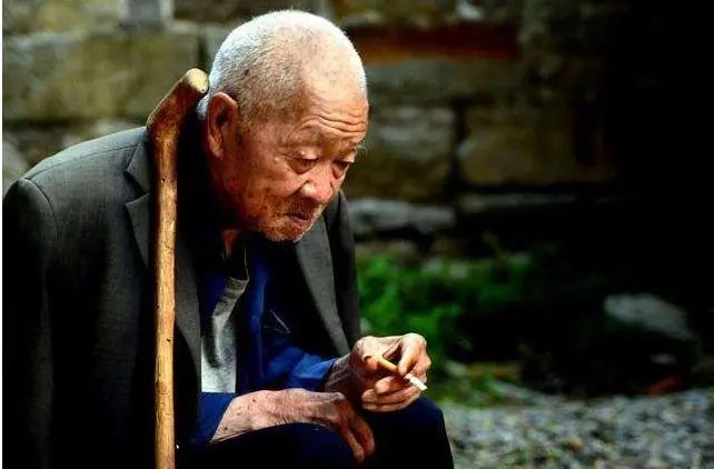 延迟退休影响年轻人就业,延迟退休导致年轻人不买社保吗