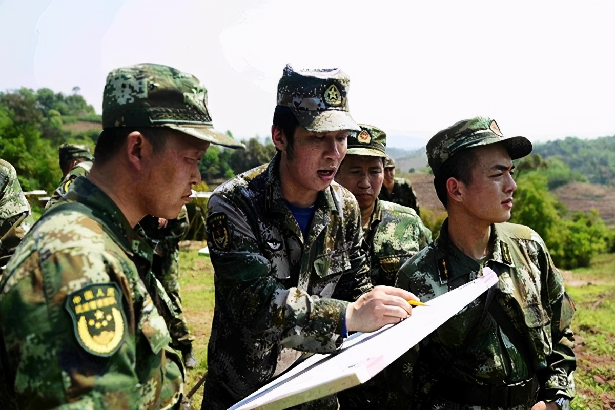 军队中司令与军长职务区别是什么,军总司令和军长的区别