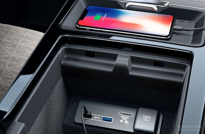 路虎揽胜极光对比同级别bba质量,路虎揽胜极光新一代测评视频