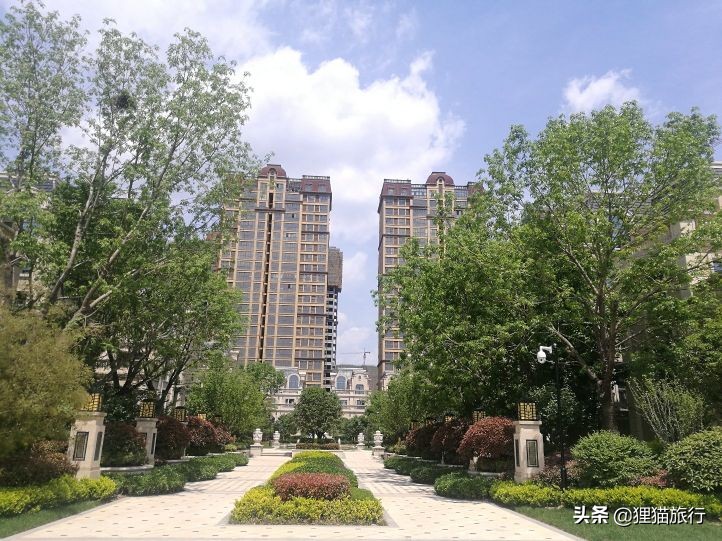 郑东新区白沙镇是中州名镇，因圃田大泽干涸留下满地白沙而得名