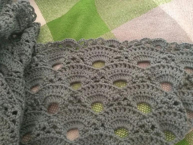 祖母方格三角围巾的各种编织方法,三角围巾镂空钩针花样图案大全