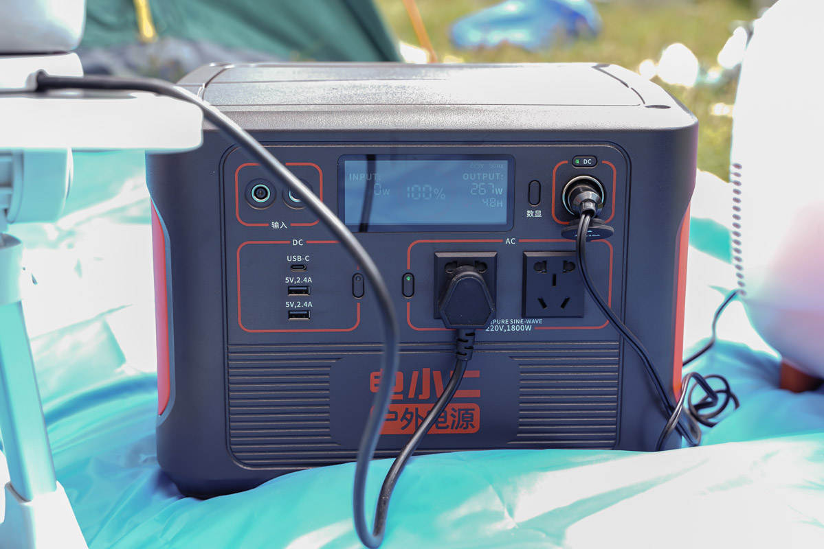 外出露营用电全靠它,电霸级别电小二户外电源1800W测评