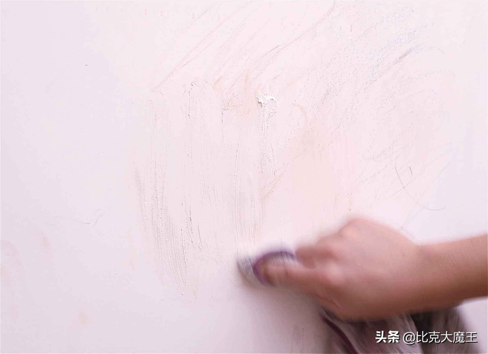 白墙脏了不用用水擦教你一招,白墙脏了重新刷有简单的办法吗
