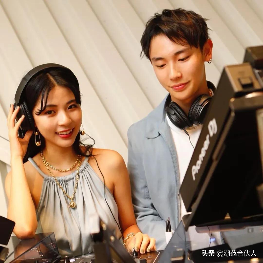 楂樹釜瀛愭儏渚ｆ挒鑹茬郴绌挎惌,鎾炶～鍑犵巼鏋佷綆鎯呬荆绌挎惌蹇冩満璧锋潵