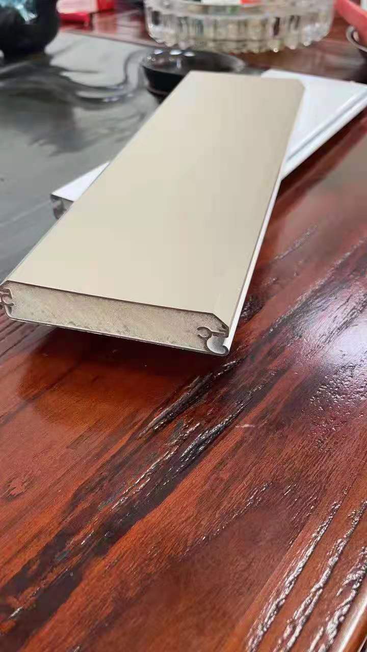 卷帘门聚氨酯发泡机,卷帘门型材发泡设备