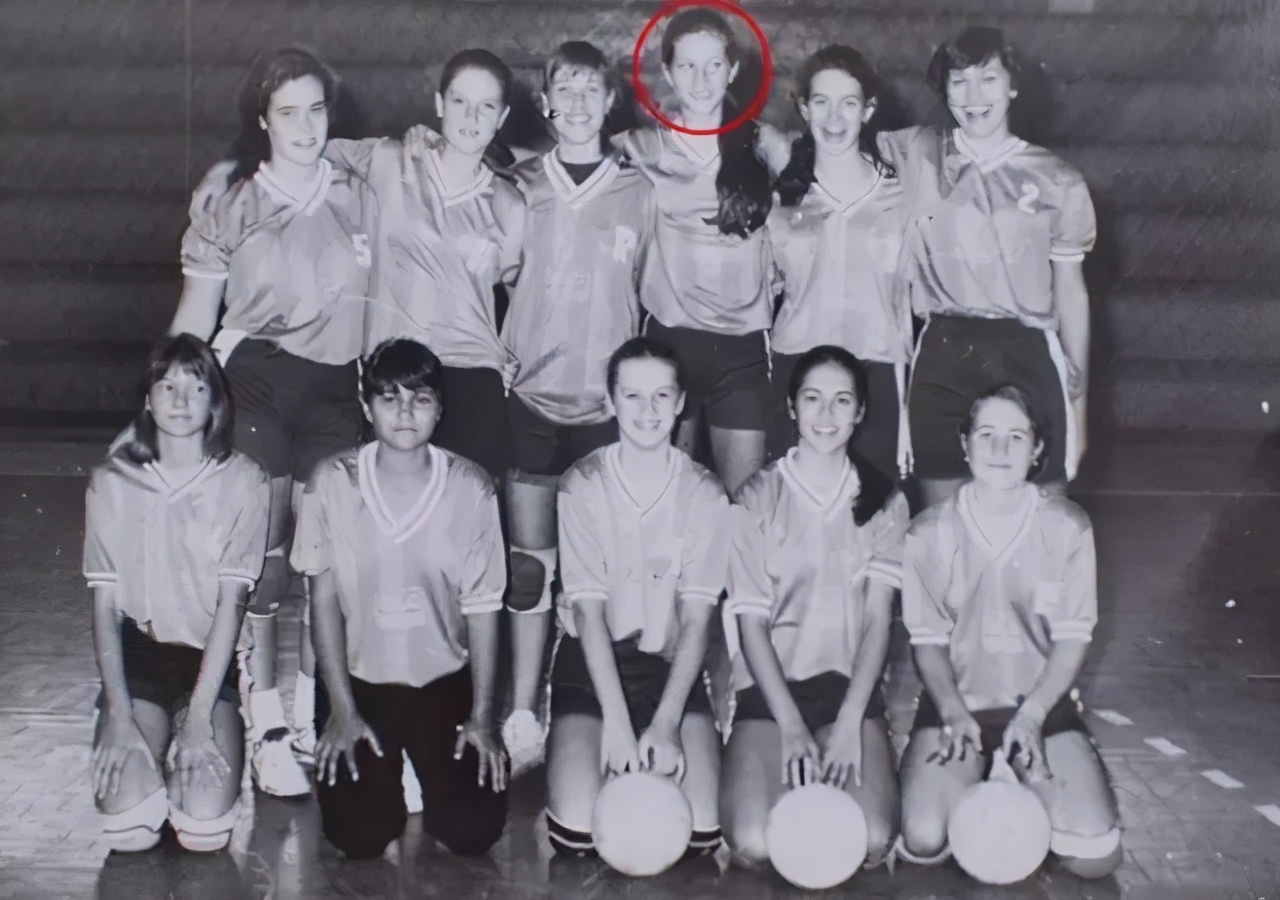 一双逆天长腿迷倒小李子,走1米花45万美金的名模,究竟啥来头