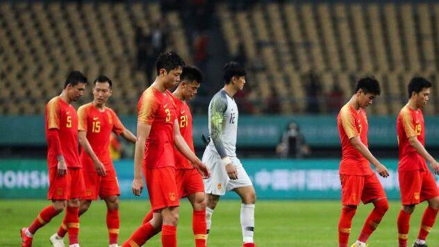 国足评论女足夺冠,国足球迷赛后吐槽