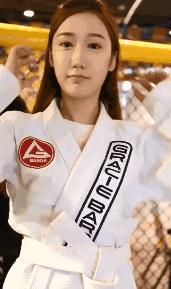 豪车旁边一辆自行车搞笑图,搞笑豪车旁边单车图