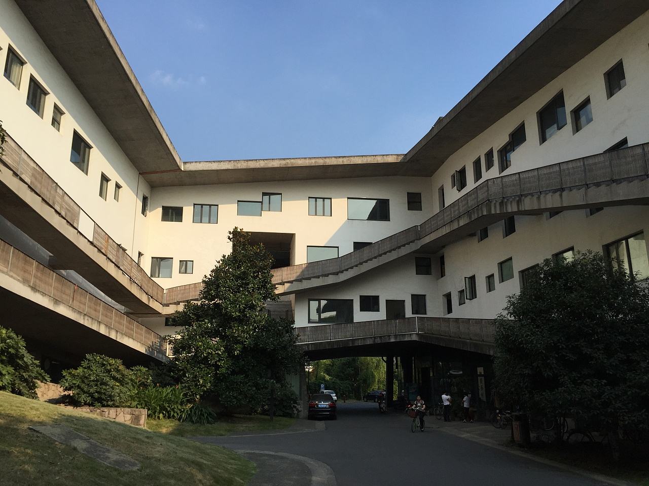 他与妻子校园相恋，与贝聿铭、库哈斯齐名，是获这项大奖的中国第一人！