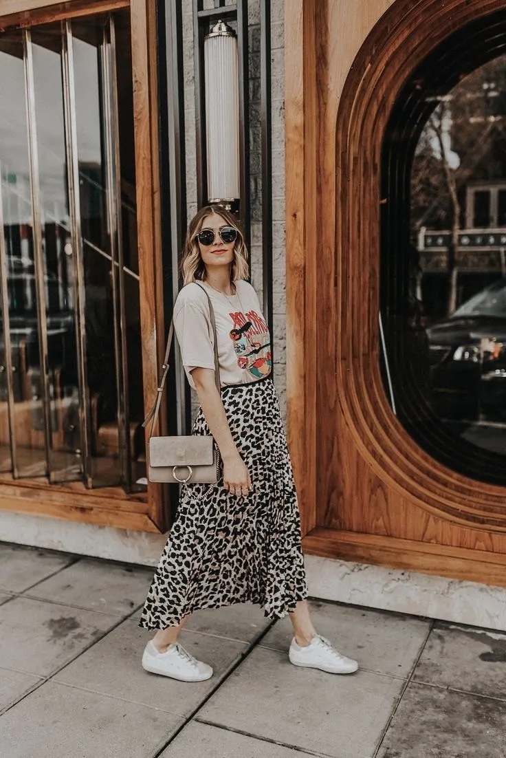 腿粗屁股大女生穿个什么裙子,腿粗屁股大的女生穿裤子还是裙子