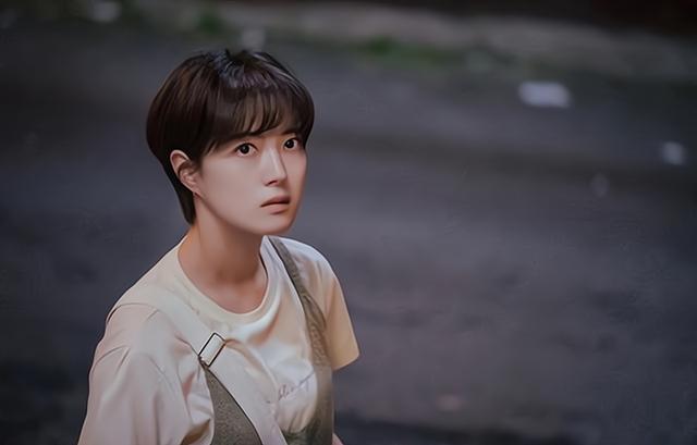 二婚女人结婚后频繁发朋友圈,二婚女再婚经常晒朋友圈