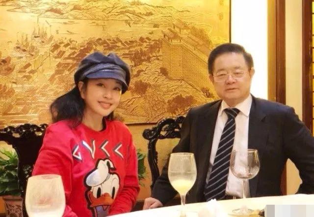 四婚三离、58岁嫁富豪！坐牢422天、身家亿万！传奇女人