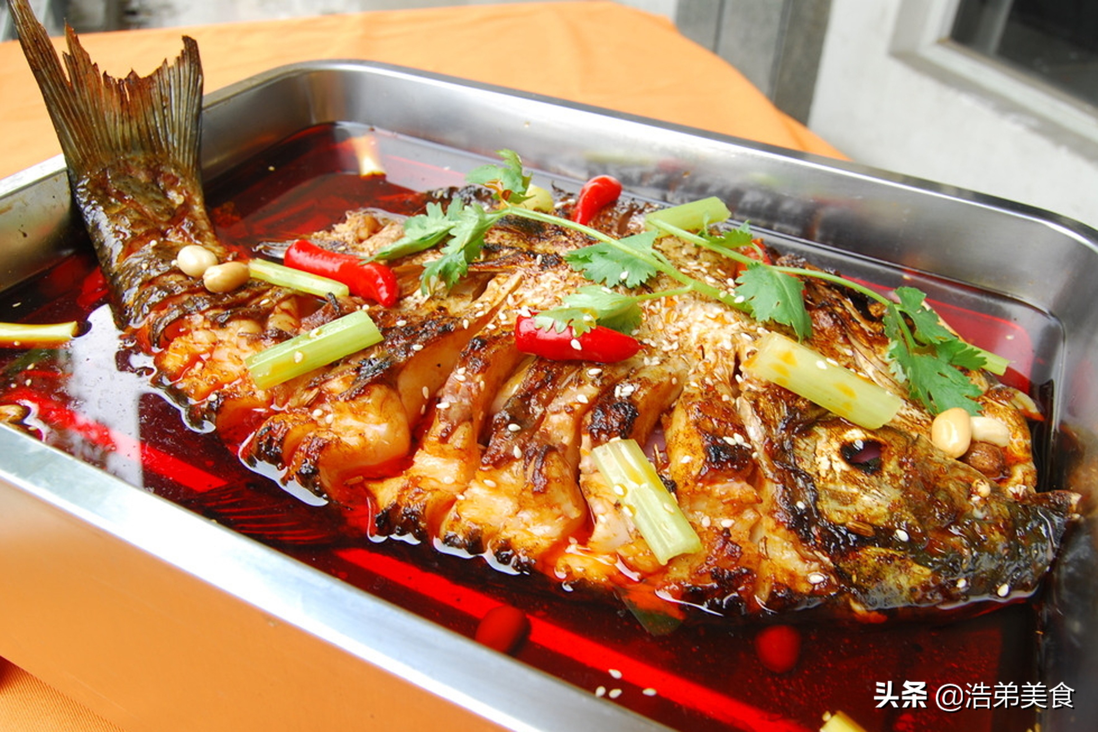 烤鱼店制作烤鱼全过程,厨师长秘制烤鱼配方分享