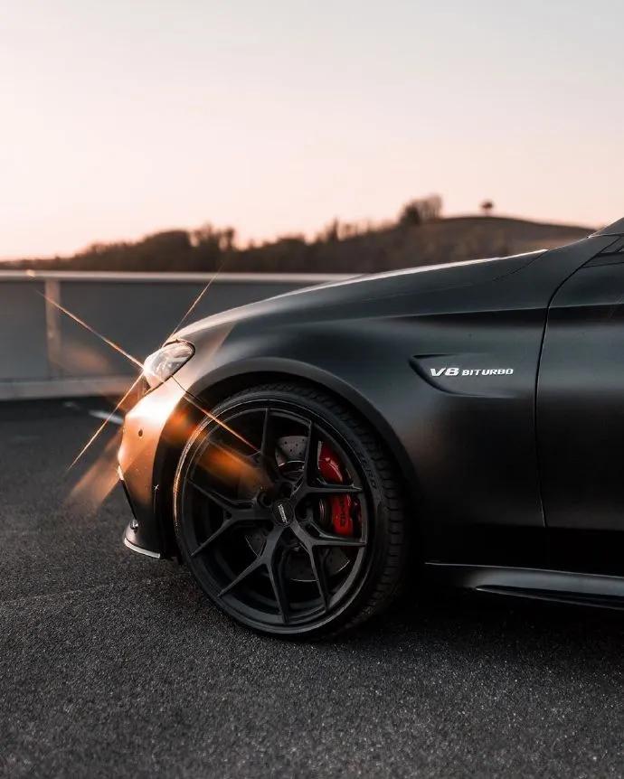 汽车轮胎被路牙蹭破一层皮影响不,轮胎蹭了如何除去痕迹