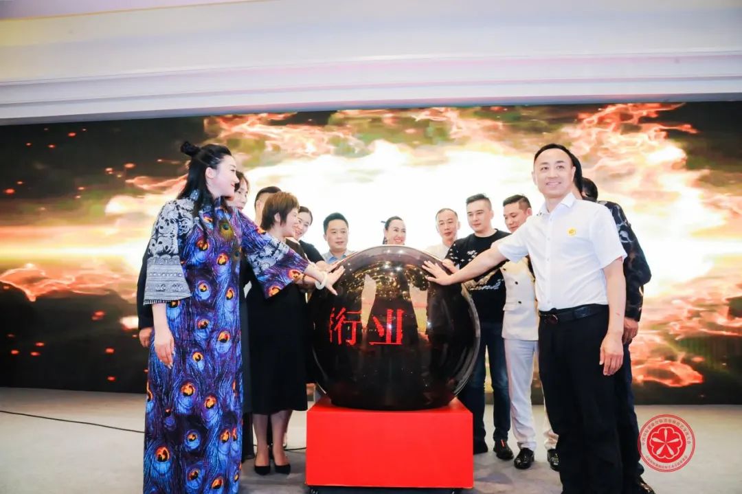 赵德仁应邀出席第十七届中国国际纹饰师美容技艺大赛，任技术总监