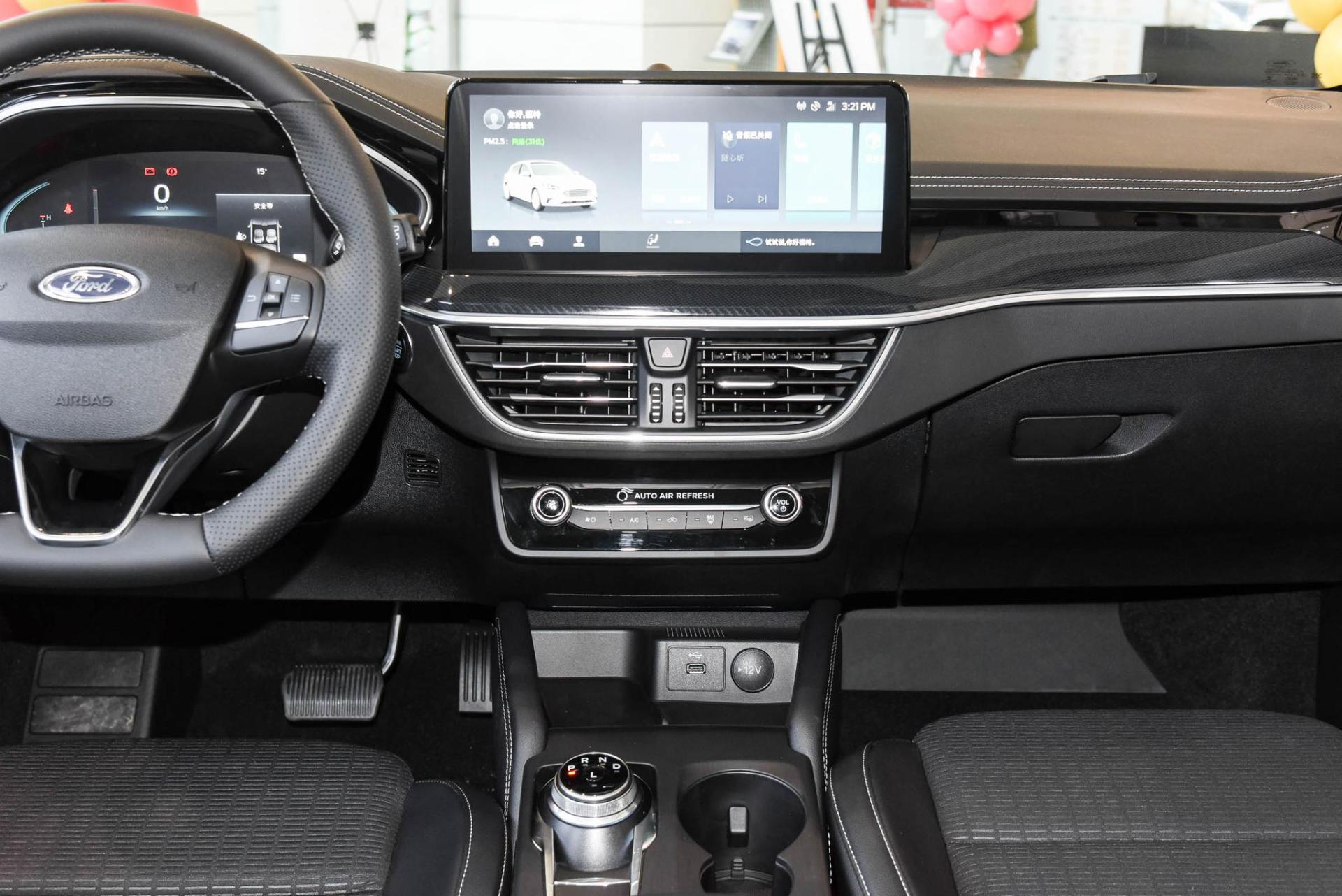 09福克斯1.8t两厢和三厢的区别,福克斯三厢买哪个版本性价比高