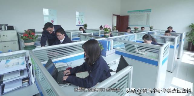 中国百强牛商互联网,青岛中新华美十大牛商颁奖现场