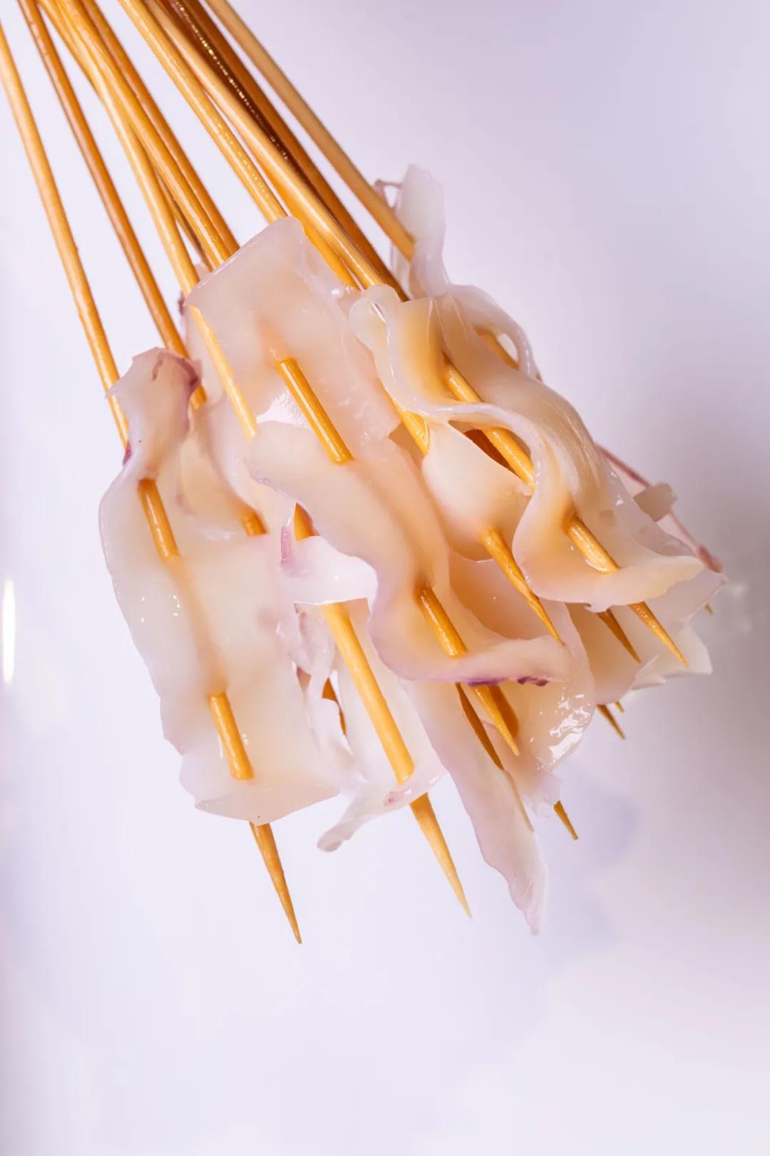 只此一家的牛腩串串火锅C位出道，19块9请你放肆开涮