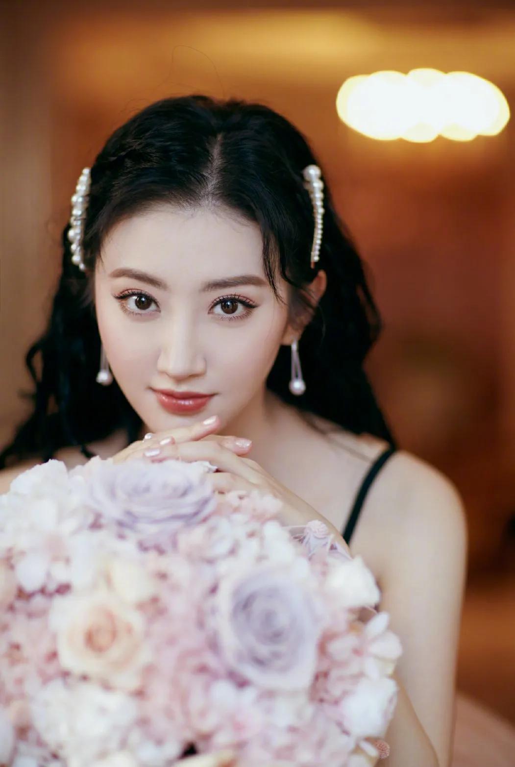 除了优雅贵气,珍珠还能休闲、叛逆、又嘻哈?