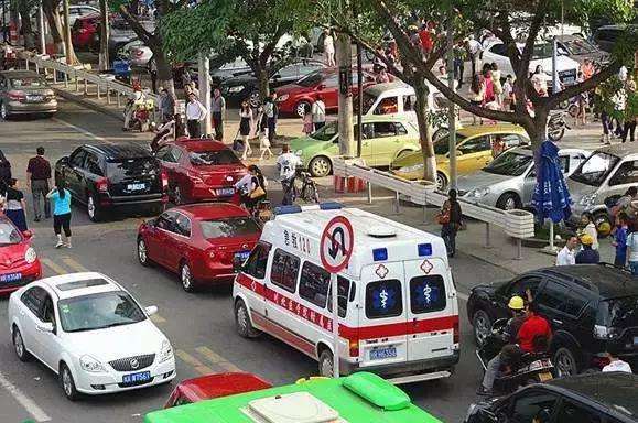 信号灯路口越过停止线停车,信号灯路口越线停车怎么处罚