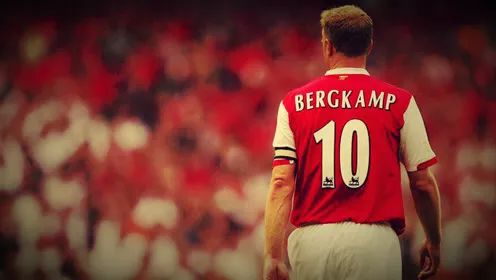 小梁观世界丨绿茵场里的“橙色闪电”